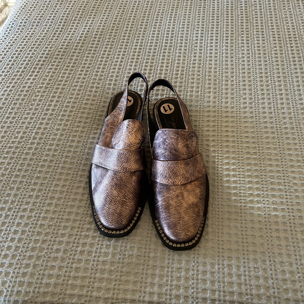 NWOT Free People Abbey Road sling back loafer style metallic color shoes.  Sz 11 - Picture 10 of 11
